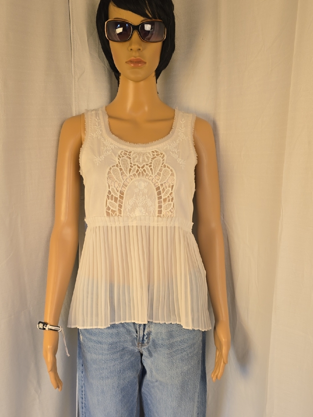 American Eagle Outfitters 100% Cotton Sleeveless White Lace Top Size Small